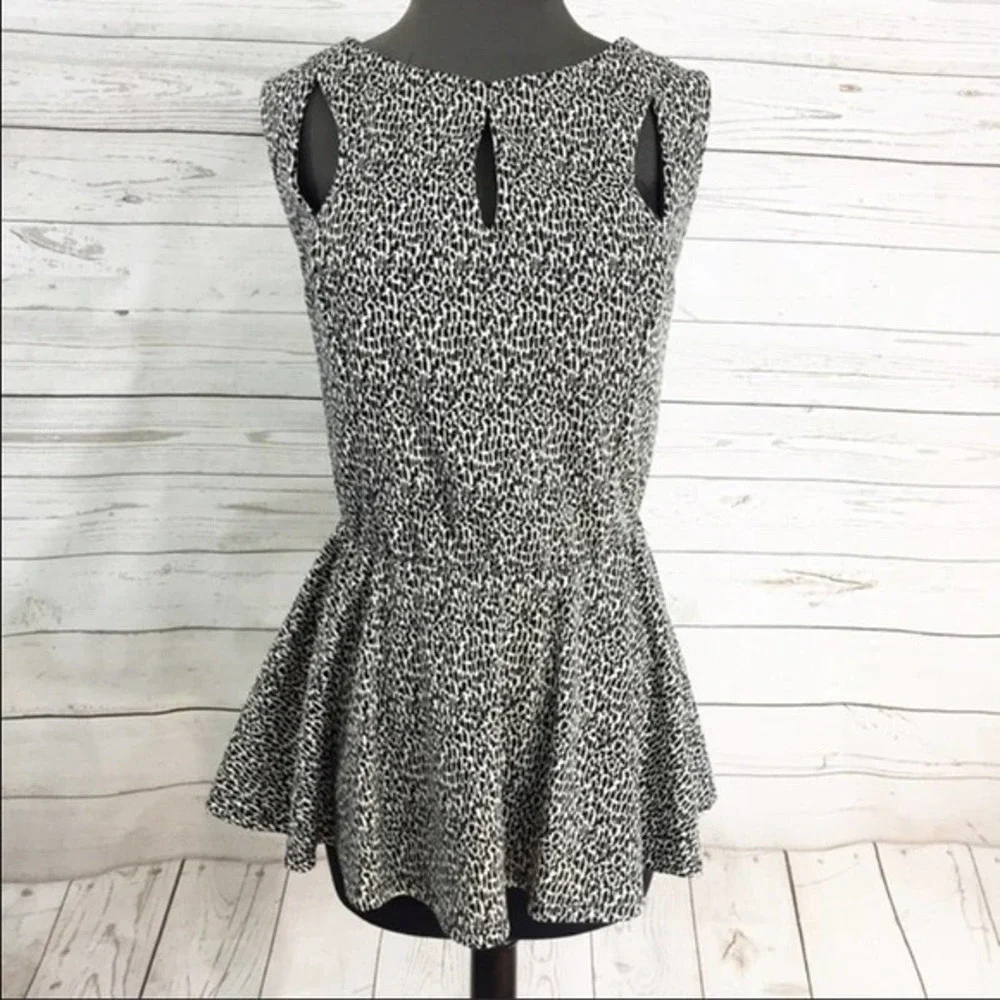 Summer Black & White Peplum keyhole Top 3X - Picture 2 of 4